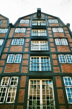 This photo of a half-timbered house of the Hanseatic League in Hamburg, Germany was taken by an unidentified photographer from Dusseldorf.